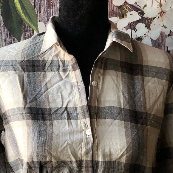 *SOLD!* (Gap) Plaid High Low Button Down Blouse - Picture 4 of 7